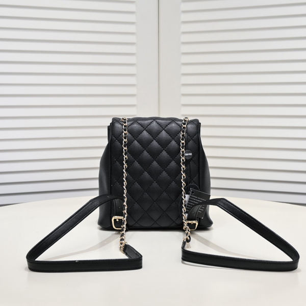 シャネルバッグ側面デザイン